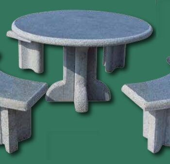 Sedenie - kamenný stôl a 3 lavičky / Sitzgruppe Tisch und 3 Bänke